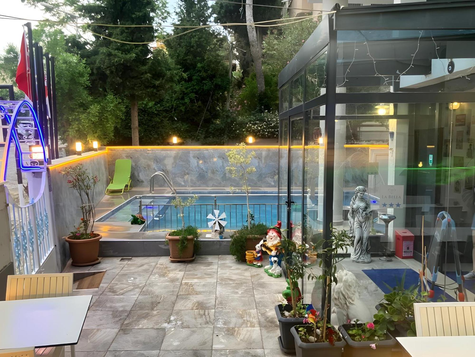 La Bella Suit Otel Kusadası Exteriör bild